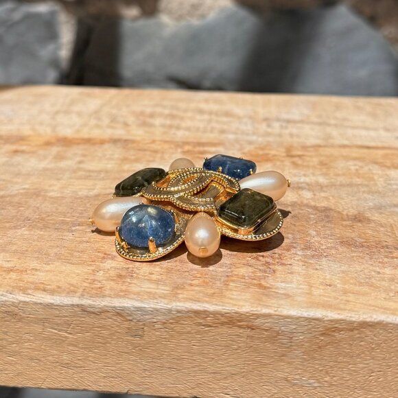 Chanel Vintage 97A CC Gripoix Byzantine Gold-tone Brooch - Picture 4 of 10